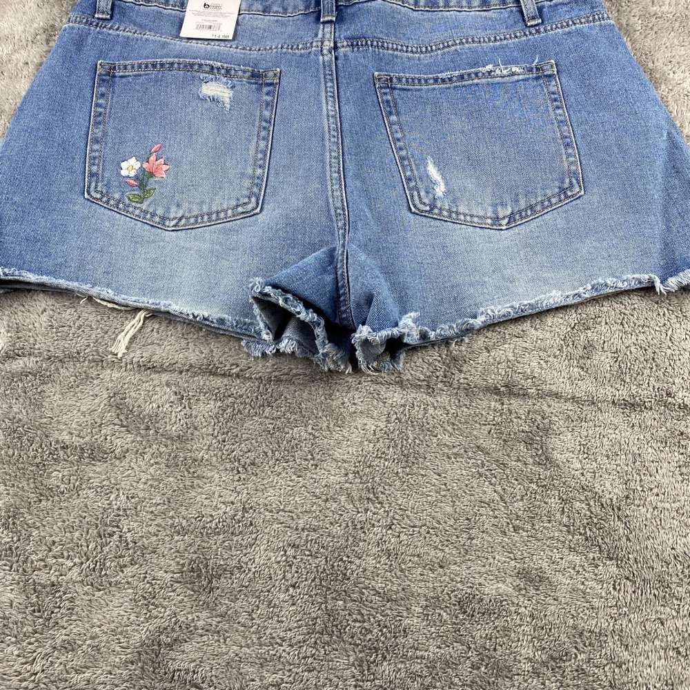 Womans Light Blue Embroidered Floral Denim Shorts NWT - Picture 11 of 11